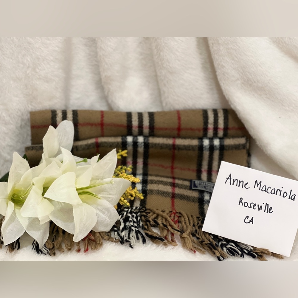 🌷🌷 Authentic Burberry Scarf ❤️❤️